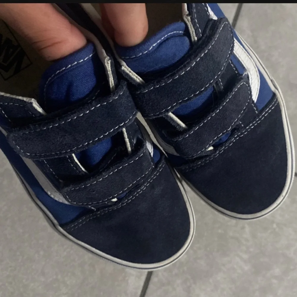 VANS - Picture 4 of 7